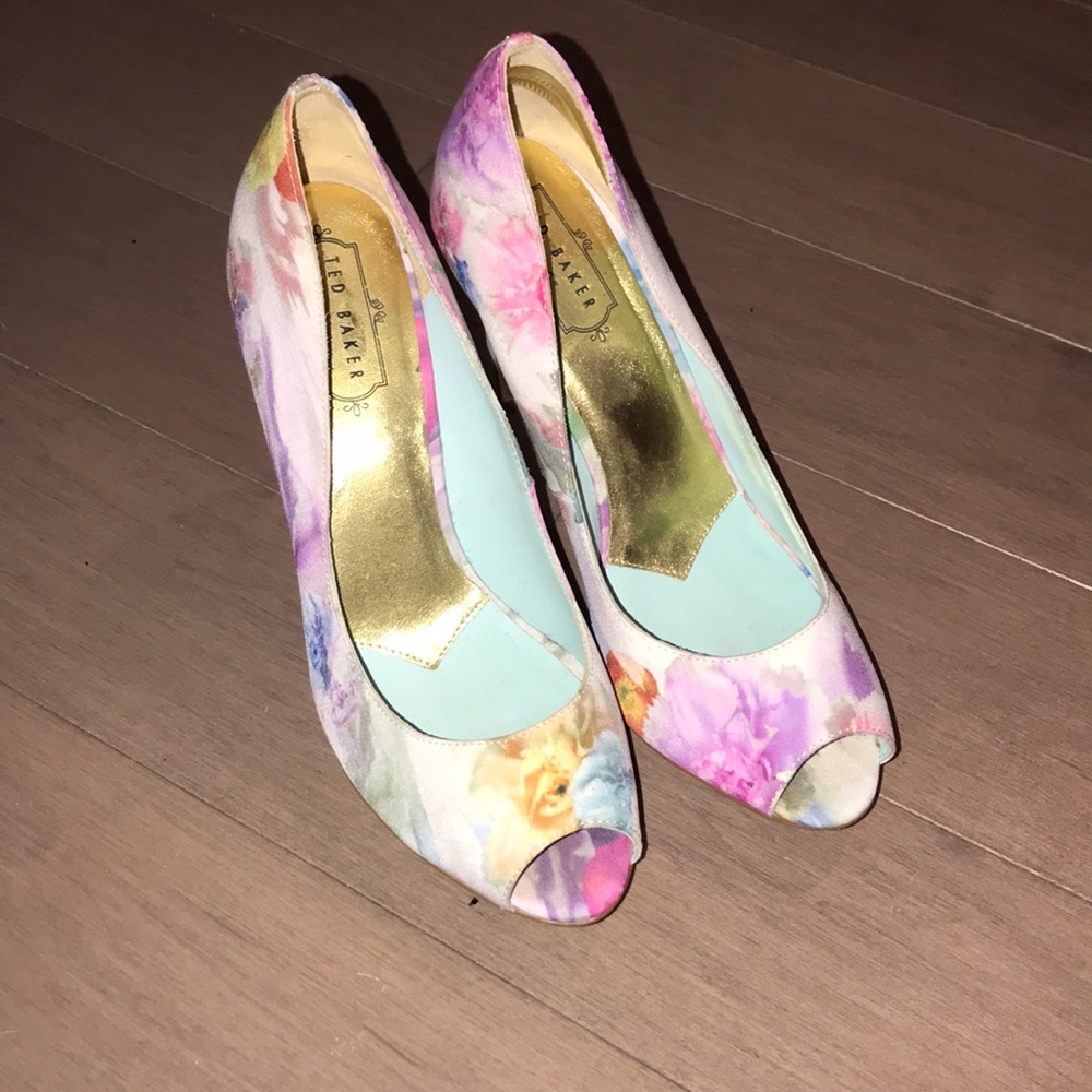 Tes baker floral platform pump with crystals